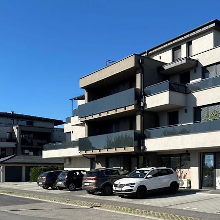 Marina Apartment By Dora Keszthely Bagian luar foto