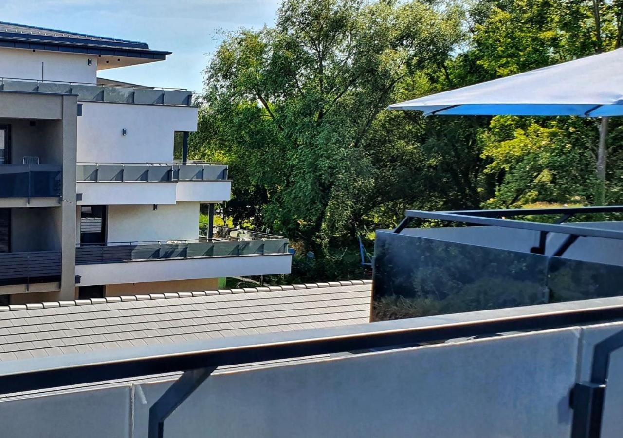 Marina Apartment By Dora Keszthely Bagian luar foto