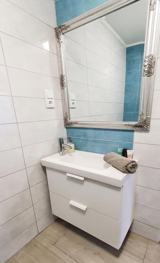 Marina Apartment By Dora Keszthely Bagian luar foto