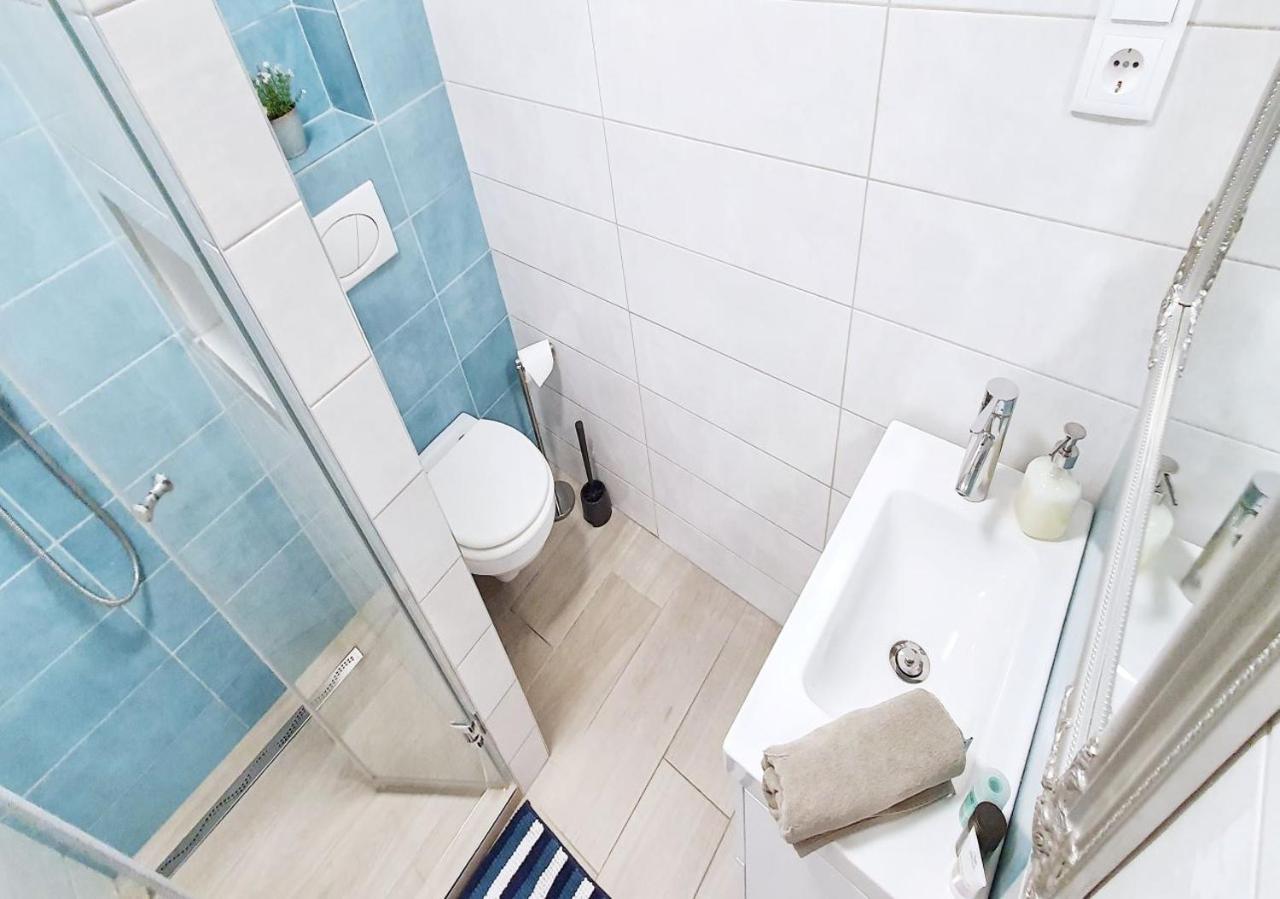 Marina Apartment By Dora Keszthely Bagian luar foto
