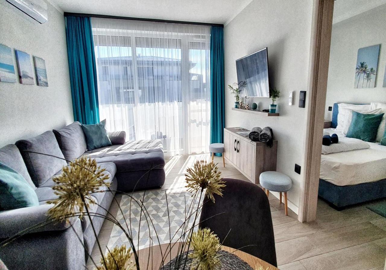 Marina Apartment By Dora Keszthely Bagian luar foto