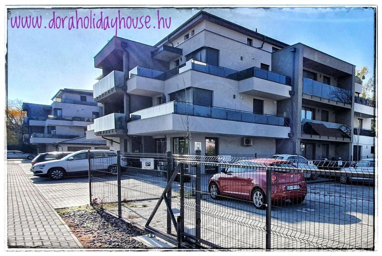 Marina Apartment By Dora Keszthely Bagian luar foto