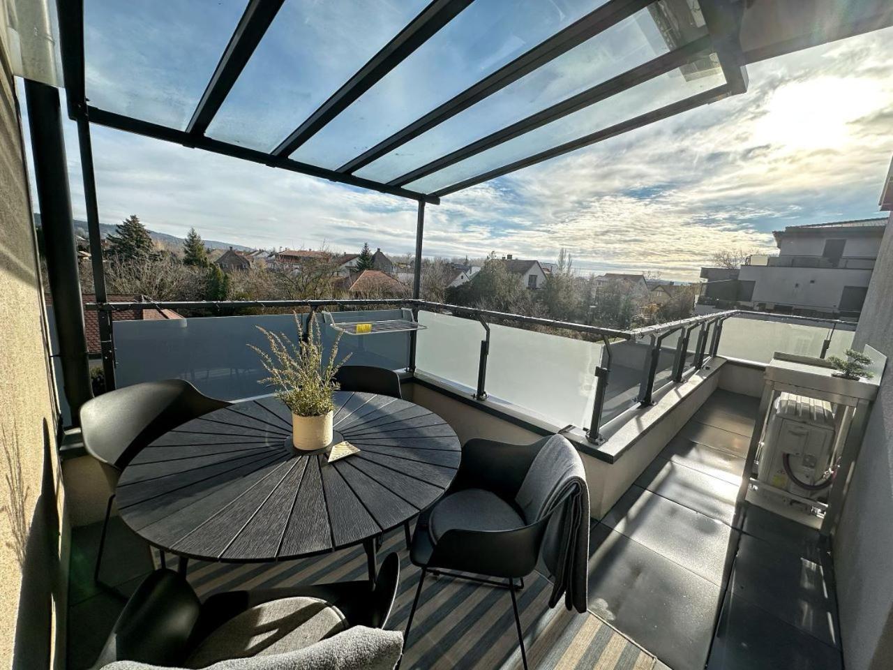 Marina Apartment By Dora Keszthely Bagian luar foto