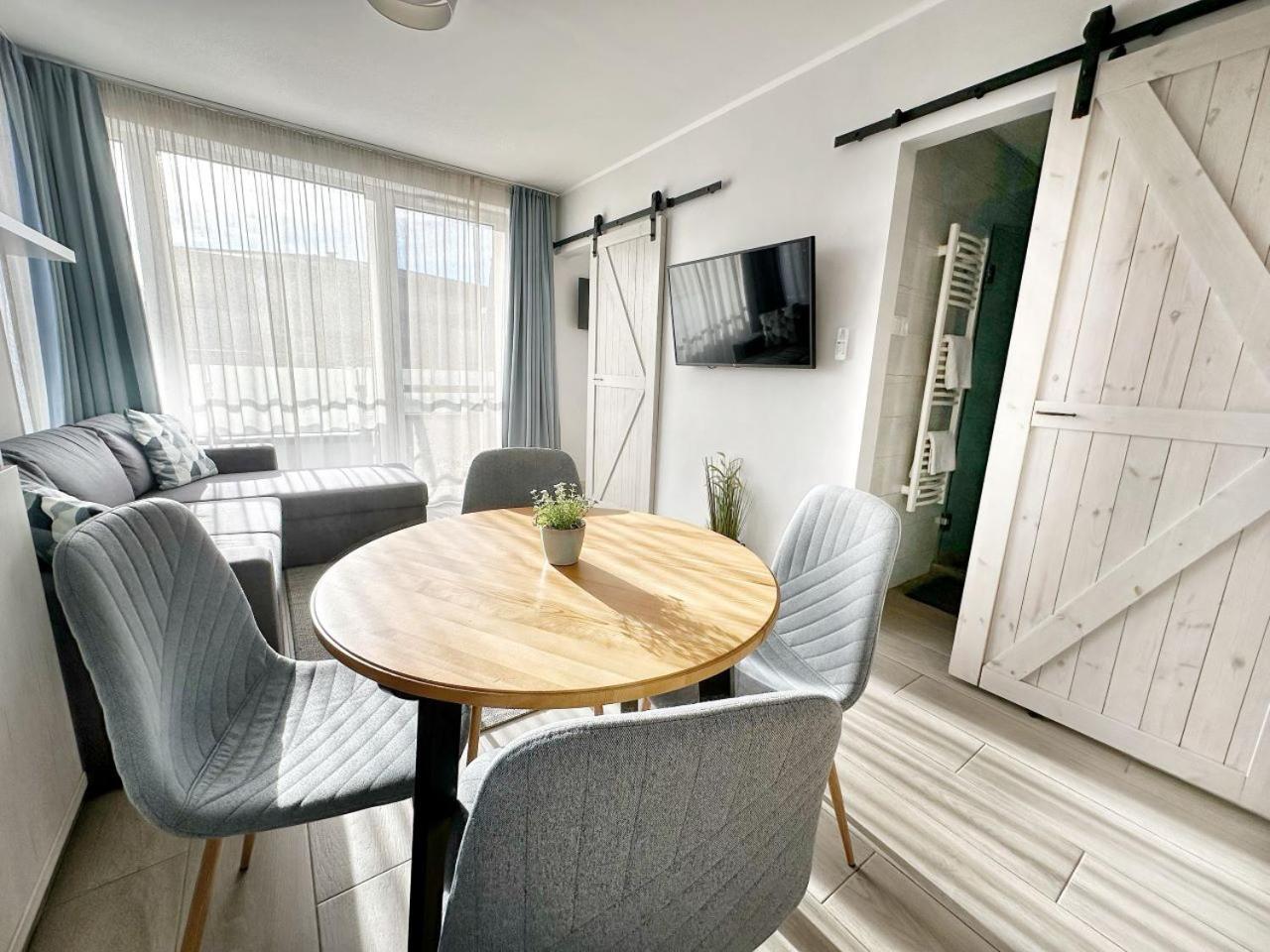 Marina Apartment By Dora Keszthely Bagian luar foto