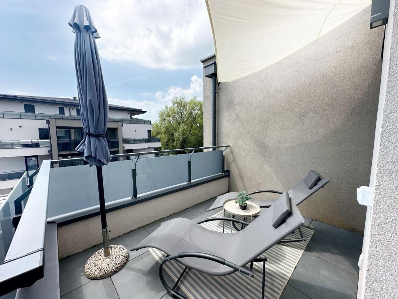 Marina Apartment By Dora Keszthely Bagian luar foto