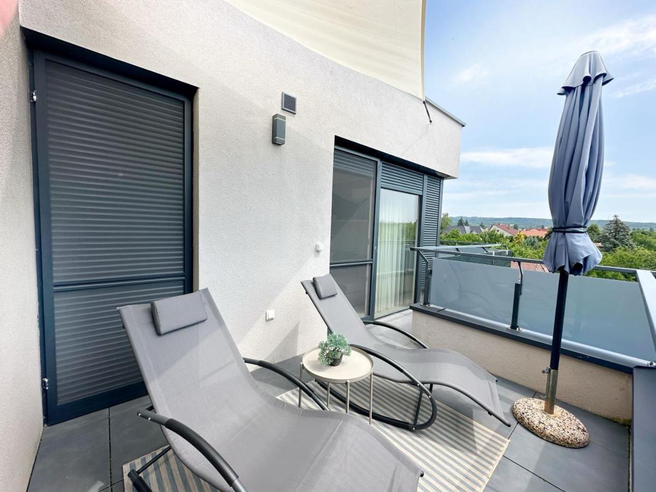 Marina Apartment By Dora Keszthely Bagian luar foto