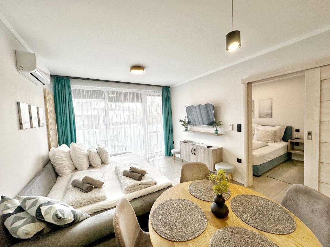 Marina Apartment By Dora Keszthely Bagian luar foto