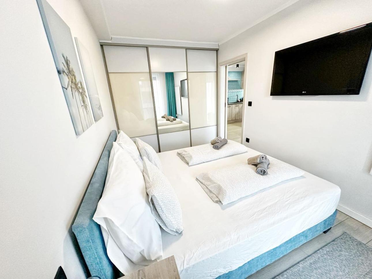 Marina Apartment By Dora Keszthely Bagian luar foto