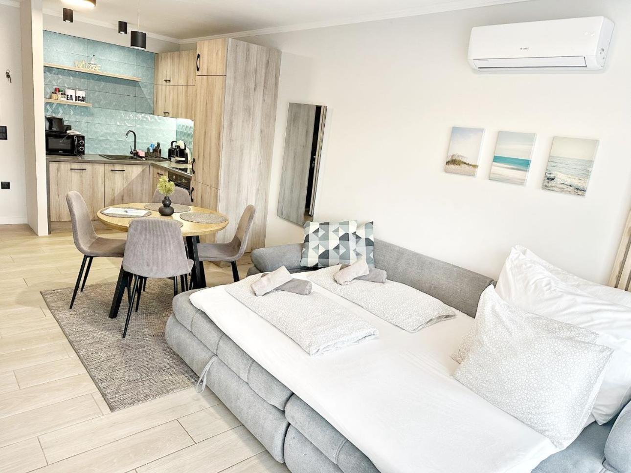 Marina Apartment By Dora Keszthely Bagian luar foto